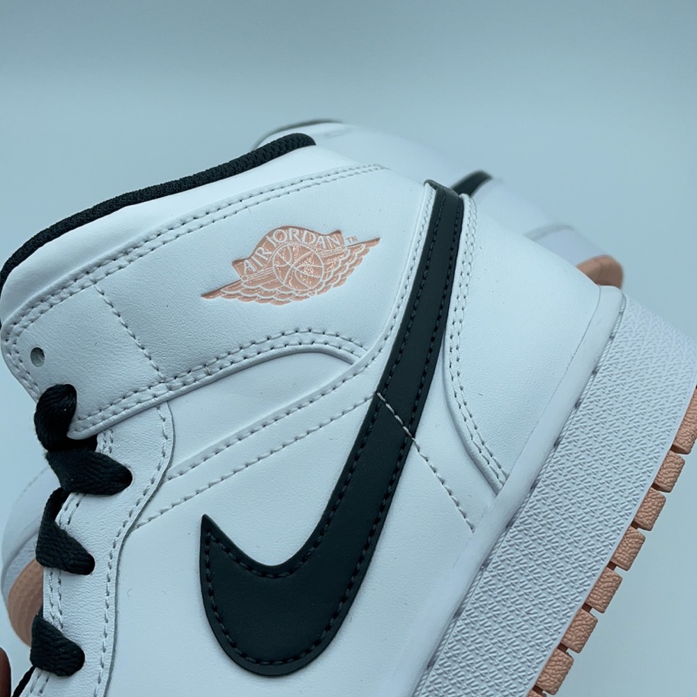 NIKE Air Jordan 1 MID Arctic Orange GS 554725-180 - Picture 8 of 11